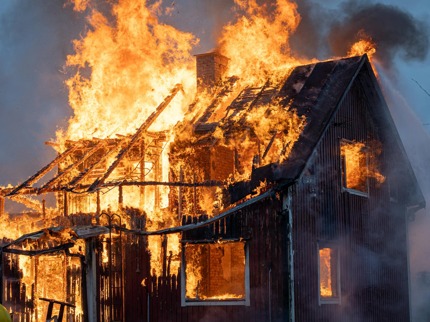 Three injured in Egan house fire