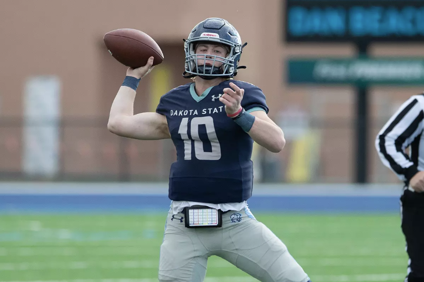 Dakota State QB Hettick Earns Conference Player of the Week
