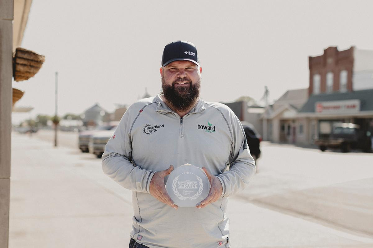 Howard electric superintendent receives Distinguished Service Award
